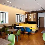 Hotel Hampton By Hilton Center East