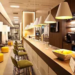 Hotel Hampton By Hilton Center East 3*