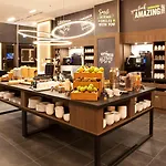 Hotel Hampton By Hilton Center East 3*
