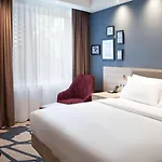 Hotel Hampton By Hilton Center East 3*
