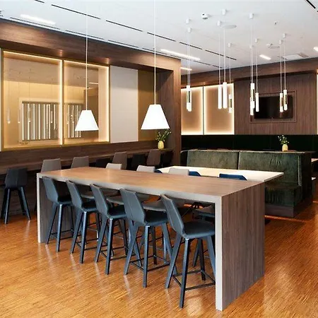ホテル Hampton By Hilton Center East 3*