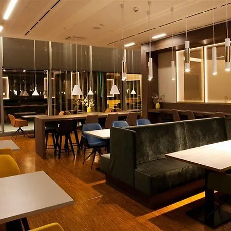 ホテル Hampton By Hilton Center East 3*