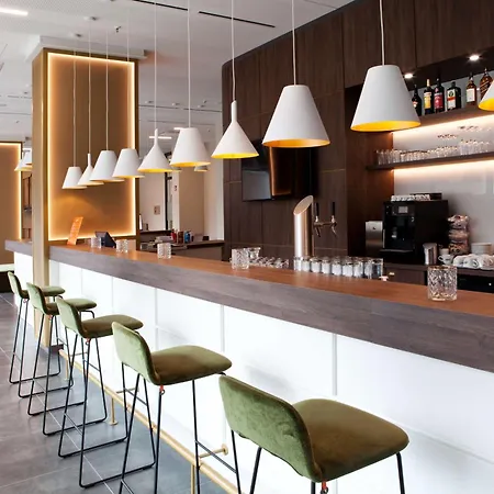 Hampton By Hilton Center East ホテル