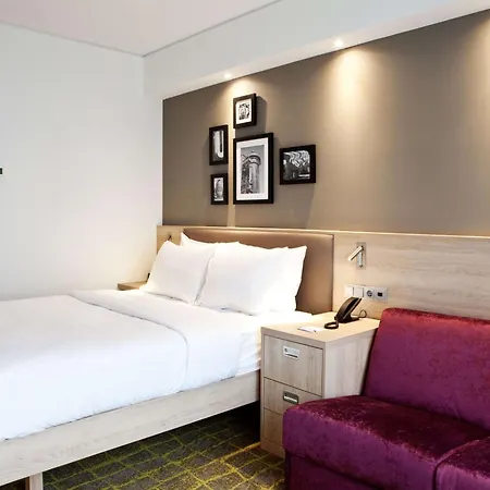 Hampton By Hilton Center East ホテル 3*