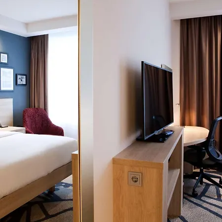Hampton By Hilton Center East