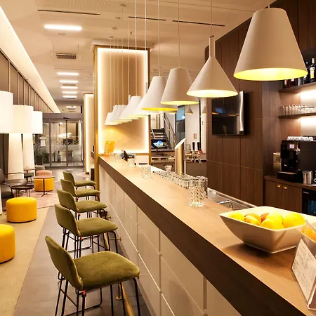 ホテル Hampton By Hilton Center East 3*