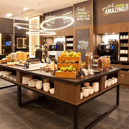 ホテル Hampton By Hilton Center East 3*