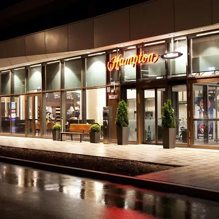 Hampton By Hilton Center East 3*