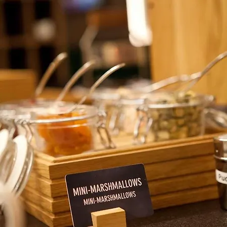 Hampton By Hilton Center East Hotel 3*