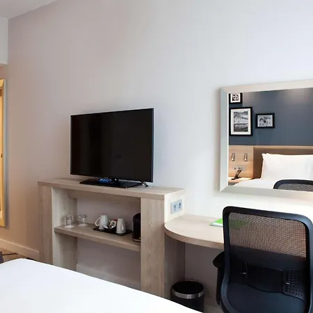 Hampton By Hilton Center East Hotel