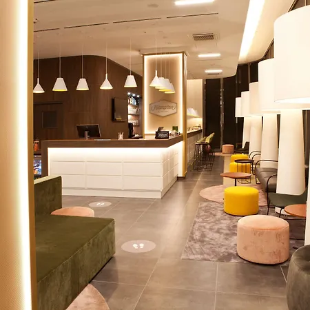 Hampton By Hilton Center East Szálloda 3*