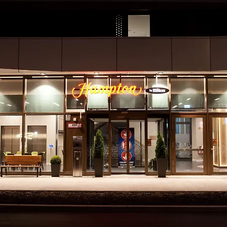 Hampton By Hilton Center East Hotell