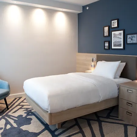 Hampton By Hilton Center East Hotel