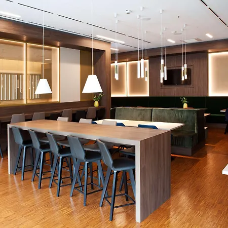 Hampton By Hilton Center East 3*