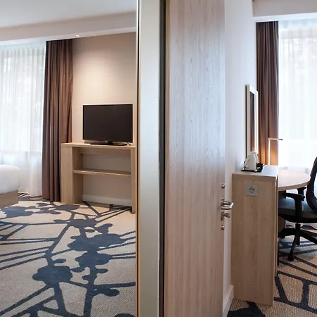 Hampton By Hilton Center East 3*