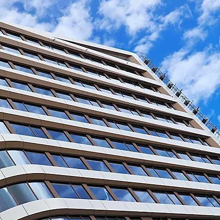 Hampton By Hilton Center East Hotell 3*