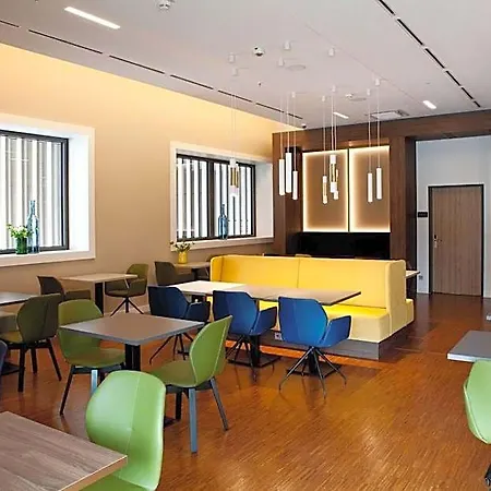 Hampton By Hilton Center East 3*