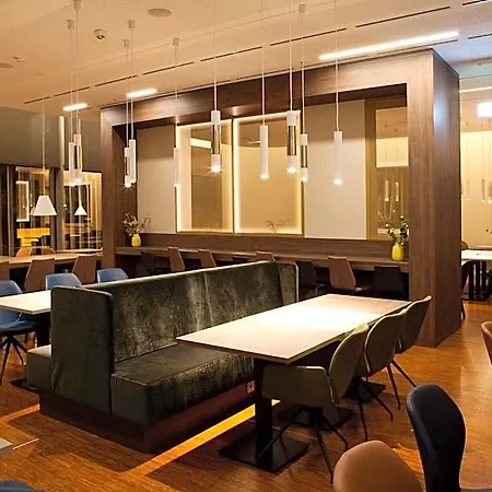 Hampton By Hilton Center East