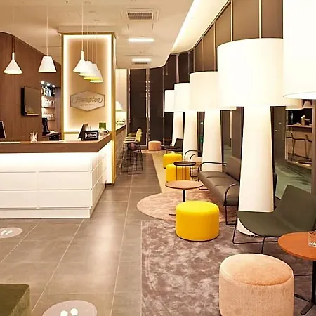 Hampton By Hilton Center East فندق 3*