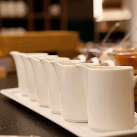 Hampton By Hilton Center East 3*