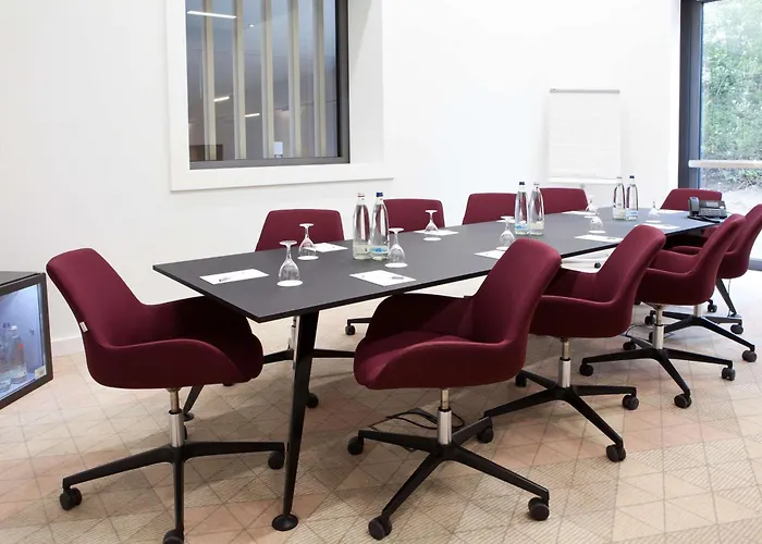 Hampton By Hilton Center East מלון