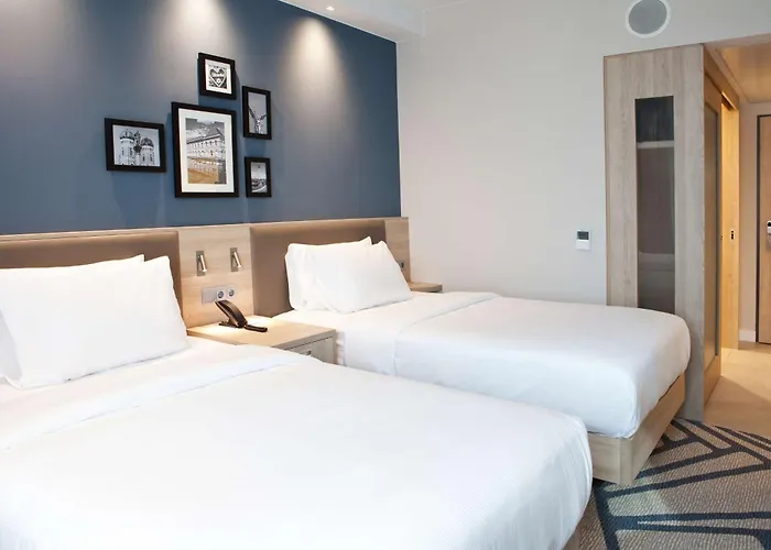 מלון Hampton By Hilton Center East