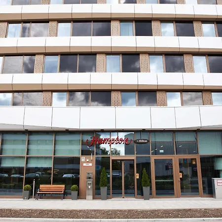 Hampton By Hilton Center East Hotell 3*