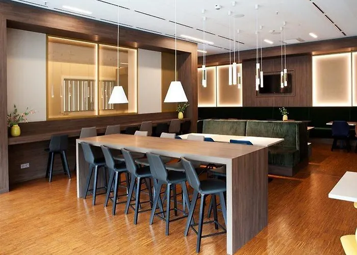 Hotell Hampton By Hilton Center East 3*