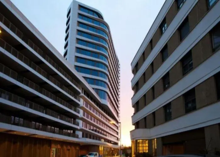 Hampton By Hilton Center East Hotell