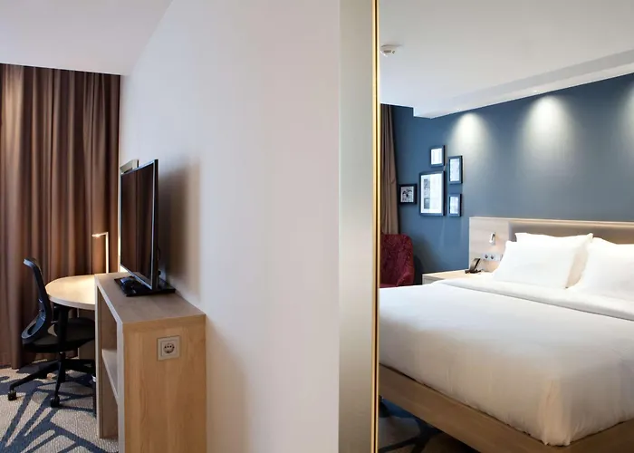 Hampton By Hilton Center East 3*