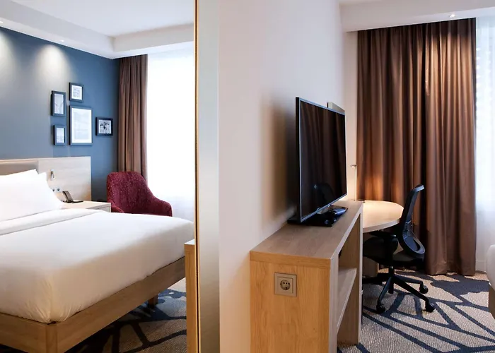 Hampton By Hilton Center East
