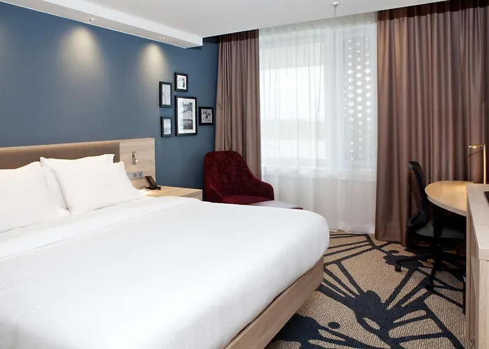 Hampton By Hilton Center East Hotell