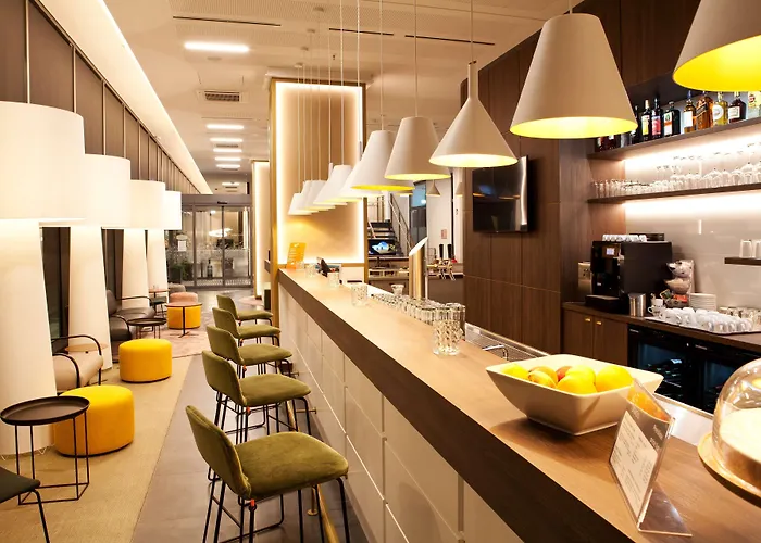 Hotell Hampton By Hilton Center East 3*