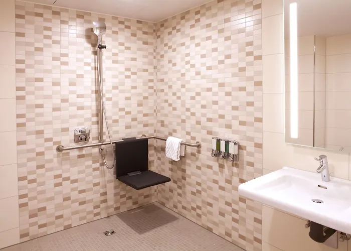 Hampton By Hilton Center East Hotell 3*