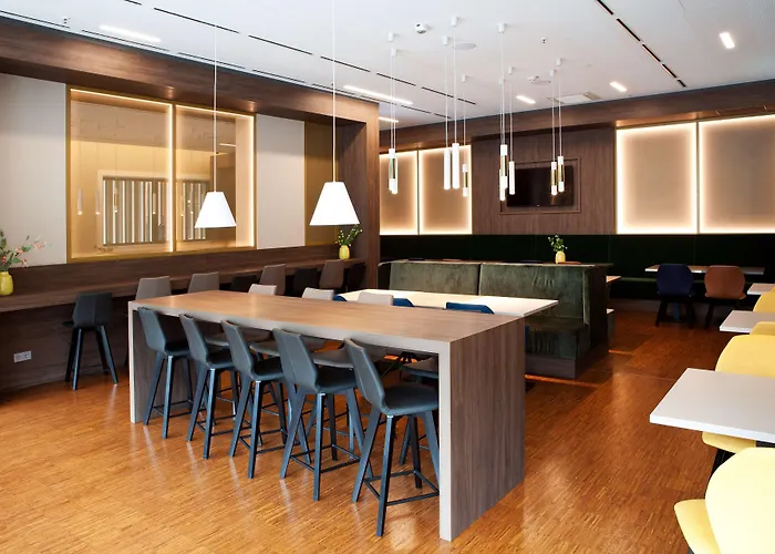 Hampton By Hilton Center East 3*