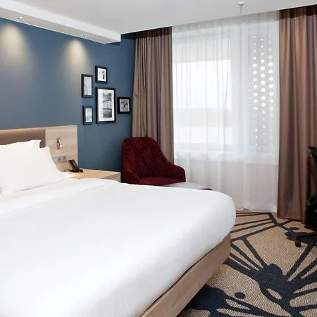 Hampton By Hilton Center East 酒店
