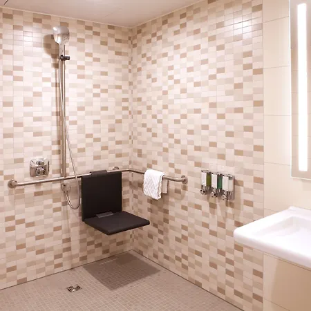 Hampton By Hilton Center East 酒店 3*