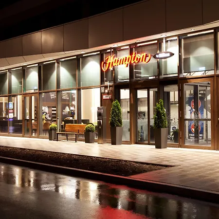 Hampton By Hilton Center East 酒店