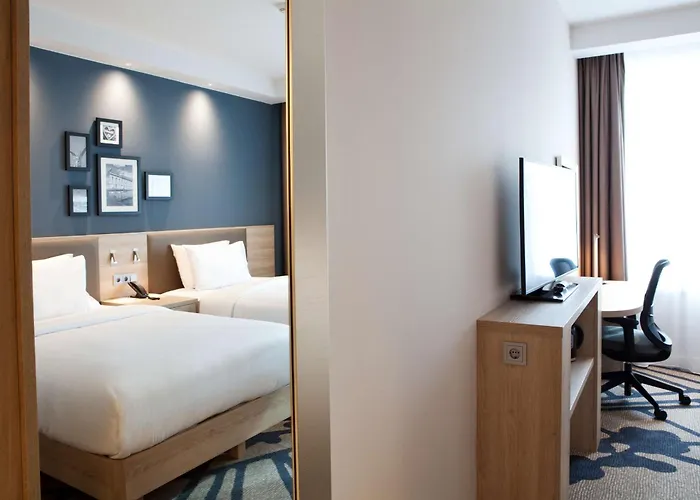 Hotel Hampton By Hilton Center East